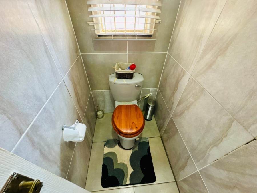 10 Bedroom Property for Sale in Amalinda Eastern Cape